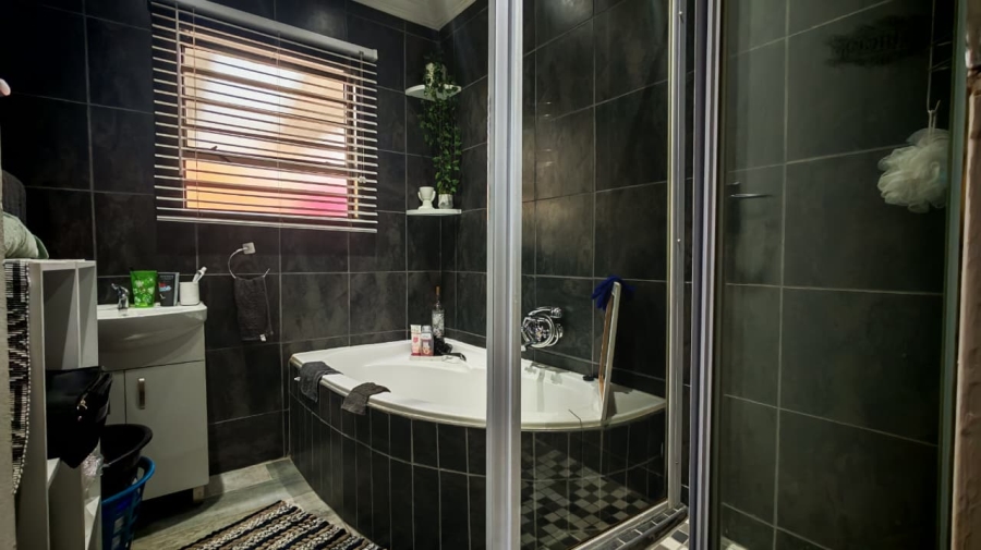 3 Bedroom Property for Sale in Waterval East North West